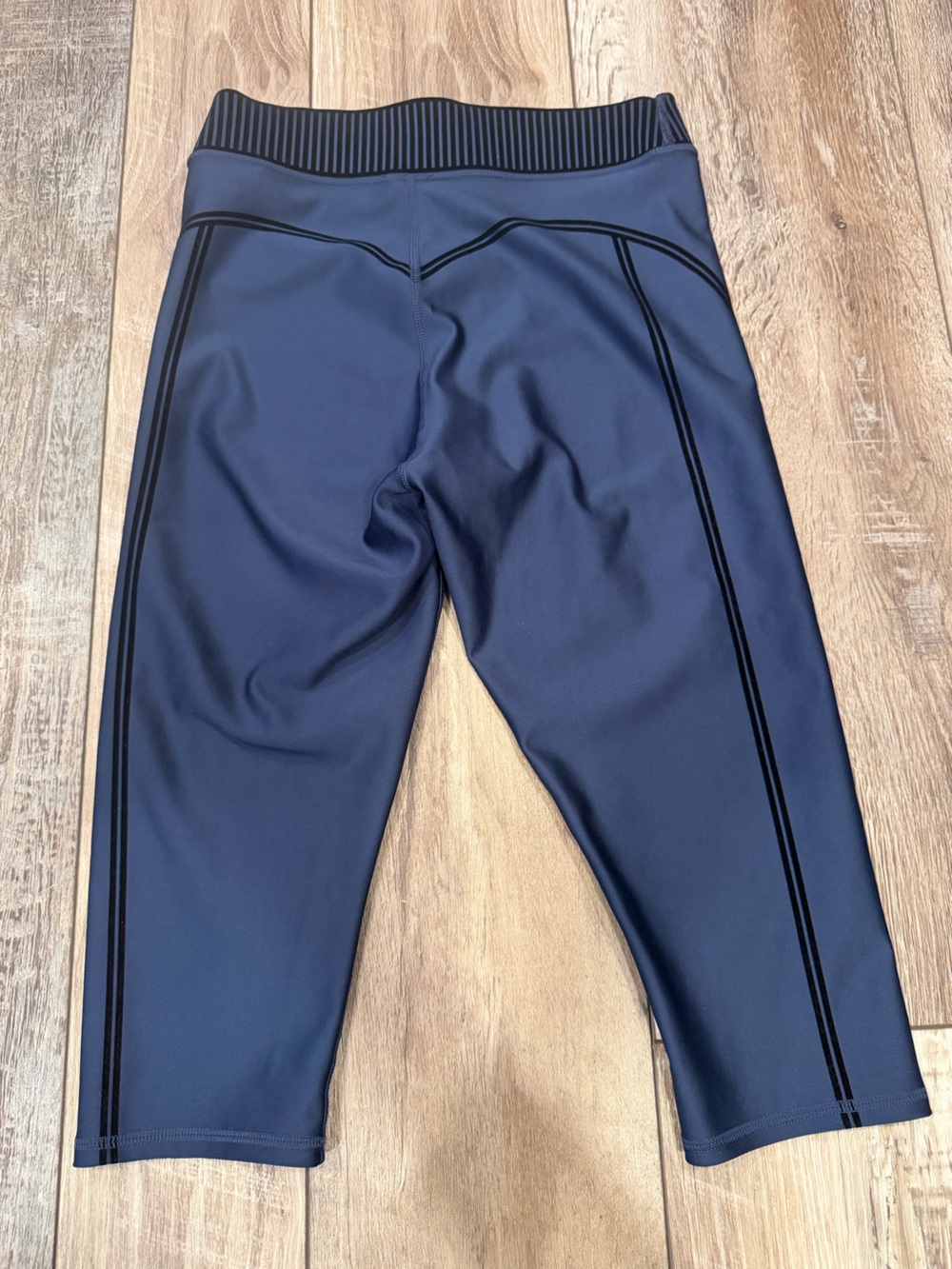 ALO Airlift High-Waist Line Up Capri in Navy Size S - Picture 11 of 13